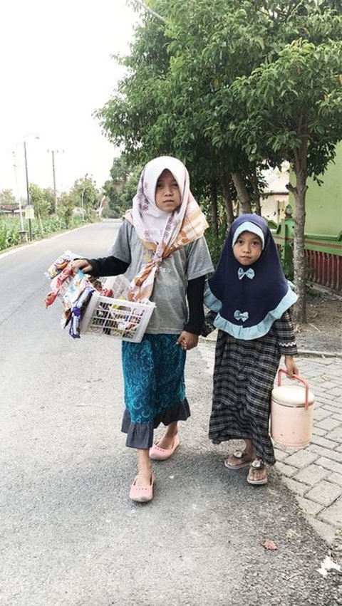 Kisah Haru Anak Yatim Banting Tulang Jualan Es buat Biaya Hidup, Sang Ibu Sakit Keras Hanya Bisa Terbaring di Rumah karena BPJS Menunggak <br>