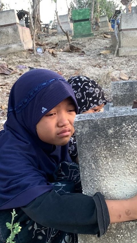 Kisah Haru Anak Yatim Banting Tulang Jualan Es buat Biaya Hidup, Sang Ibu Sakit Keras Hanya Bisa Terbaring di Rumah karena BPJS Menunggak