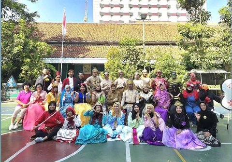 Momen Seru MPLS di Kota Surabaya, Kepala Sekolah dan Guru Dandan Jadi Hulk hingga Spiderman