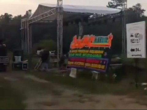 Happy to be a Widower, Lampung Man Celebrates Divorce like a Wedding Party with Entertainment Stage and Flower Arrangements