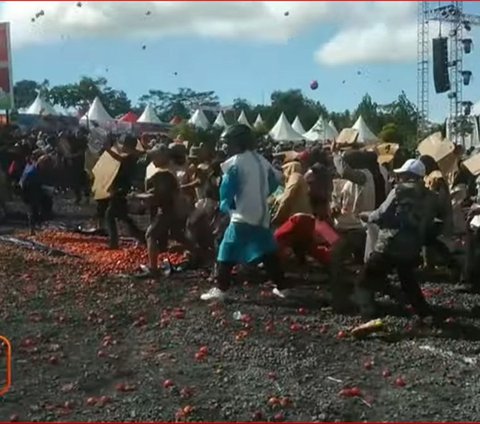 Mengenal Tradisi Perang Tomat di Lereng Gunung Slamet, Wujud Syukur dari Panen Buah Melimpah