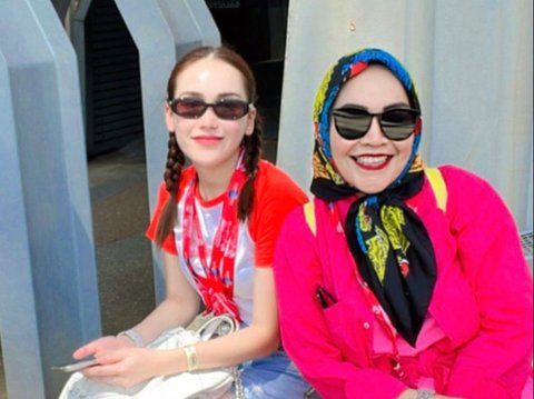 Suapin Ayu Ting Ting to Eat Before Work, Umi Kalsum is Criticized by Netizens