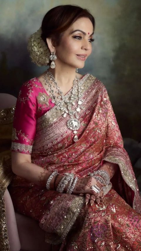 The traditional Indian clothes are sparkling because they are adorned with diamonds.