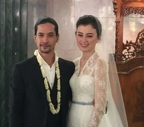 Intimate Portrait of Kimberly Ryder and Edward Akbar Before Filing for Divorce