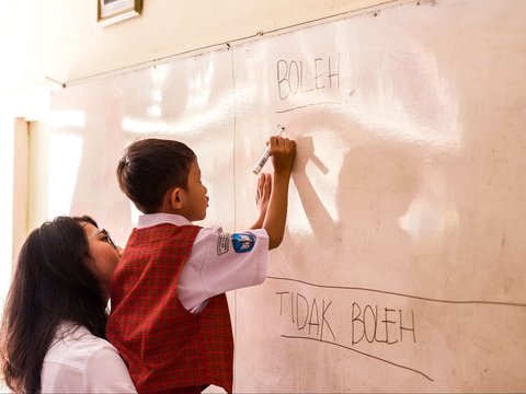 Sad! SD in Gresik Only Gets 4 New Students, the Building Becomes a Bat Nest