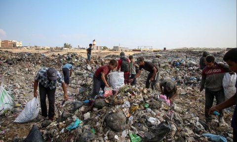 FOTO: Sedih Melihat Hidup Anak-Anak Gaza, Kondisinya Kian Memprihatinkan Jadi Pemulung di Tempat Sampah