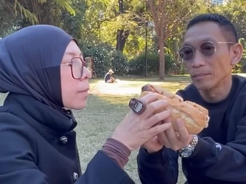 Liburan di Brisbane, Melly Goeslaw Bahagia Ada Restoran Indonesia di Dekat Tempat Tinggal Anaknya 'Bisa Titip Abe'