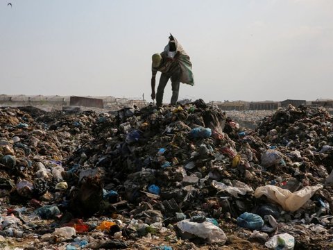 FOTO: Sedih Melihat Hidup Anak-Anak Gaza, Kondisinya Kian Memprihatinkan Jadi Pemulung di Tempat Sampah