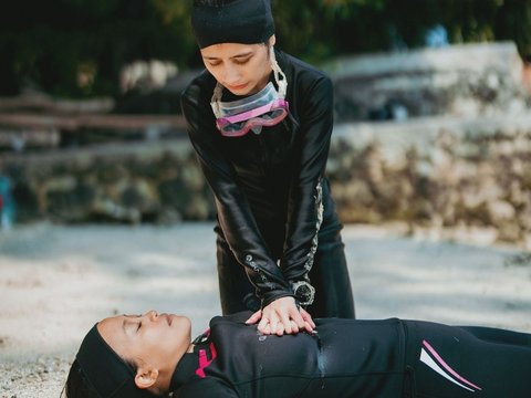 10 Potret Prilly Latuconsina saat Ikut Training Rescue Diver, Ngaku Sempat Deg-degan karena Simulasinya Kayak Nyata