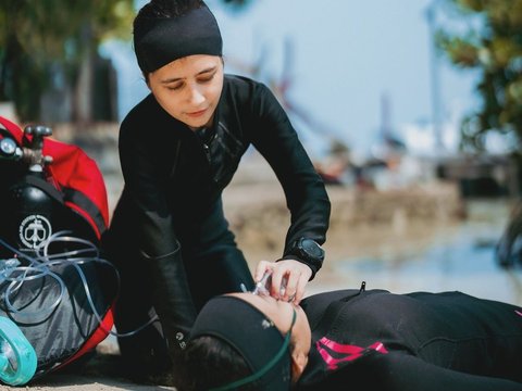 10 Potret Prilly Latuconsina saat Ikut Training Rescue Diver, Ngaku Sempat Deg-degan karena Simulasinya Kayak Nyata