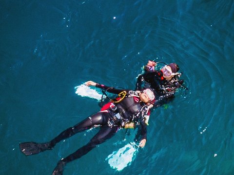 10 Potret Prilly Latuconsina saat Ikut Training Rescue Diver, Ngaku Sempat Deg-degan karena Simulasinya Kayak Nyata