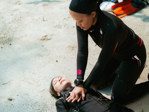 10 Potret Prilly Latuconsina saat Ikut Training Rescue Diver, Ngaku Sempat Deg-degan karena Simulasinya Kayak Nyata