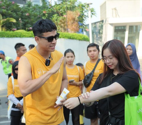 Portrait of Fadly Faisal Sharing Sunscreen, Reminding the Importance of Protecting the Skin