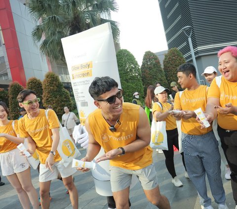 Portrait of Fadly Faisal Sharing Sunscreen, Reminding the Importance of Protecting the Skin