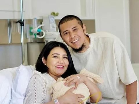 Kini jadi Seorang Ibu, Via Vallen Unggah Foto Masa Kecil Hingga Tulis Pesan yag Bikin Terenyuh