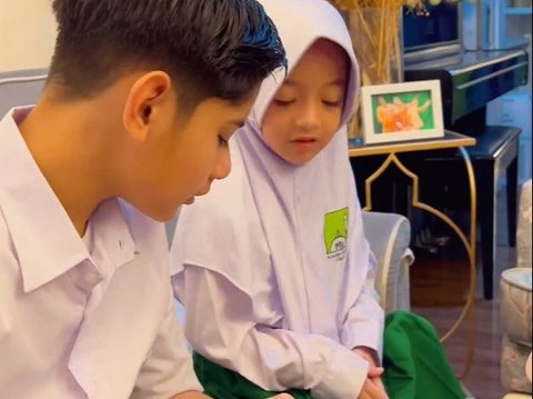 Potret King Faaz dan Queen Eijaz saat Hari Pertama Masuk Sekolah, Fairuz A Rafiq Sempat Melow Gara-gara ini