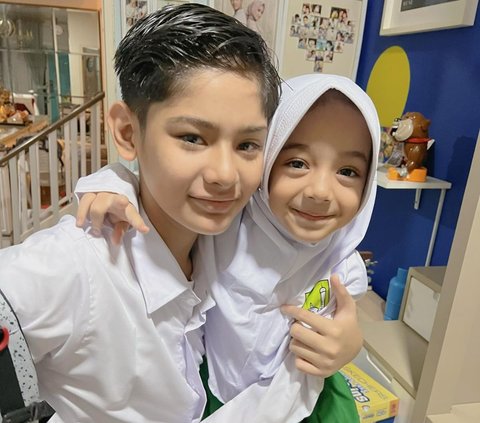 Potret King Faaz dan Queen Eijaz saat Hari Pertama Masuk Sekolah, Fairuz A Rafiq Sempat Melow Gara-gara ini