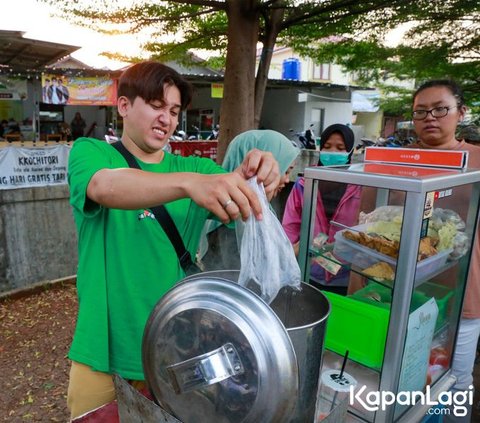 Berubah Drastis! Artis Sidik Eduard Kini Dagang Bakso Cilok, Segini Keuntungannya Perhari