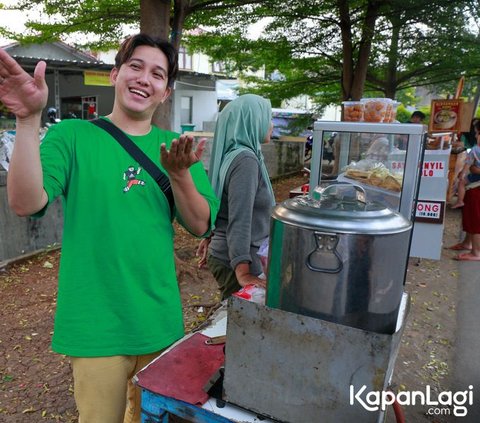 Berubah Drastis! Artis Sidik Eduard Kini Dagang Bakso Cilok, Segini Keuntungannya Perhari