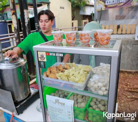 Berubah Drastis! Artis Sidik Eduard Kini Dagang Bakso Cilok, Segini Keuntungannya Perhari