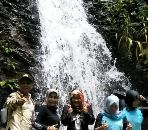 Masih Sepi Pengunjung, Curug Lawang di Serang Ini Ajak Pengunjung Bersantai di Tengah Hutan