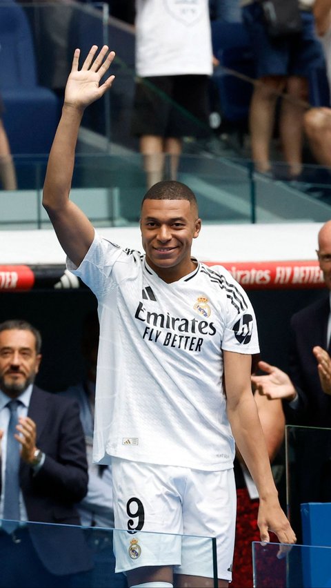 FOTO: Momen Kylian Mbappe Resmi Diperkenalkan Real Madrid, Segini Besaran Gajinya