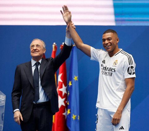 FOTO: Momen Kylian Mbappe Resmi Diperkenalkan Real Madrid, Segini Besaran Gajinya