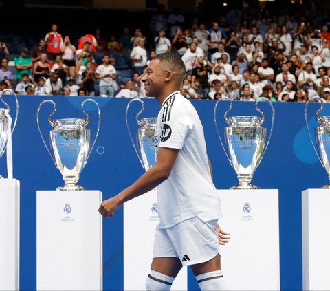 FOTO: Momen Kylian Mbappe Resmi Diperkenalkan Real Madrid, Segini Besaran Gajinya