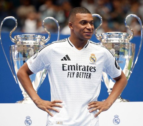 FOTO: Momen Kylian Mbappe Resmi Diperkenalkan Real Madrid, Segini Besaran Gajinya