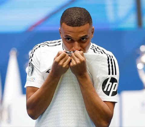 FOTO: Momen Kylian Mbappe Resmi Diperkenalkan Real Madrid, Segini Besaran Gajinya