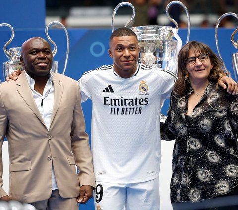 FOTO: Momen Kylian Mbappe Resmi Diperkenalkan Real Madrid, Segini Besaran Gajinya