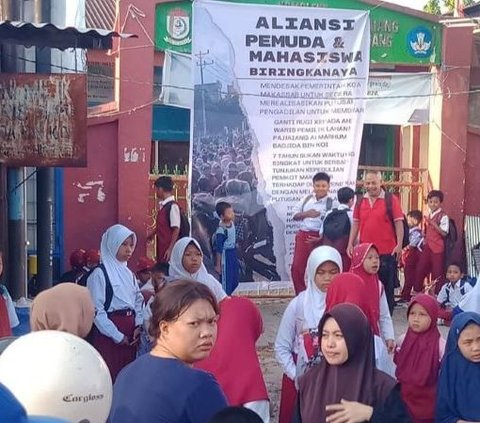 Elementary School in Makassar Sealed by Heirs, Students Stuck at School