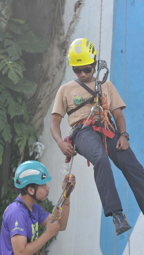 Penyelamatan dengan teknik croll to croll, counter balance, dan power system ini dapat digunakan untuk segala medan. Foto: Merdeka.com/Imam Buhori