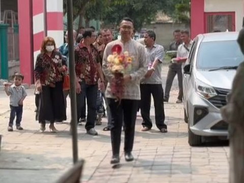 Berawal dari Aplikasi Dating, Wanita Ini Bahagia Akhirnya Kekasih Datang untuk Melamar saat ke Rumahnya