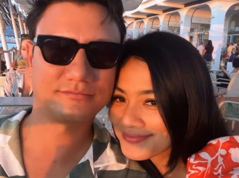 Romantis! 10 Potret Titi Kamal dan Christian Sugiono Jalan-jalan ke Spanyol, Lihat Sunset di Pinggir Pantai Pulau Ibiza