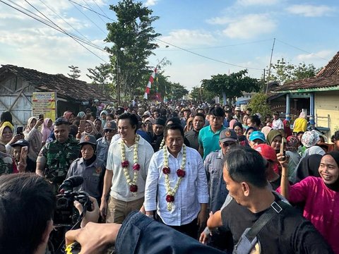 Dikalungkan Bunga, Potret Baim Wong Diarak Warga Ramai Banget 'Akhirnya Ngerasain Kalau jadi Cawagub'