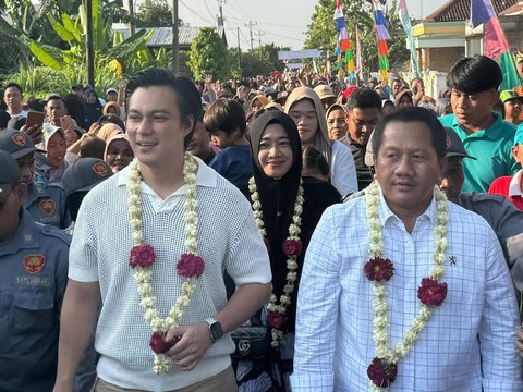 Dikalungkan Bunga, Potret Baim Wong Diarak Warga Ramai Banget 'Akhirnya Ngerasain Kalau jadi Cawagub'