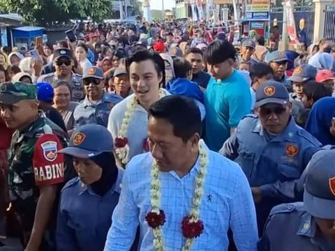 Dikalungkan Bunga, Potret Baim Wong Diarak Warga Ramai Banget 'Akhirnya Ngerasain Kalau jadi Cawagub'