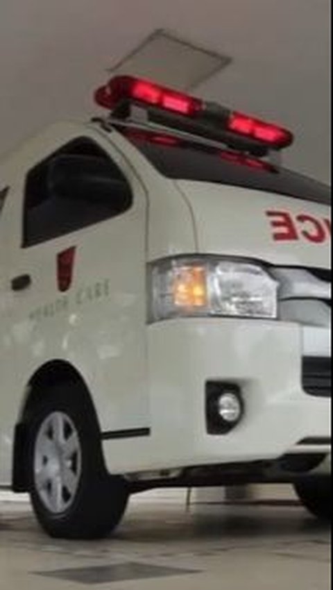 Viral Sopir Ambulans Gara-Gara Ongkos Kurang Turunkan Jenazah di Tengah Jalan<br>