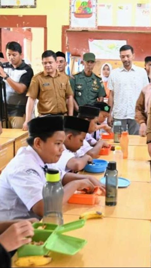 Prabowo Dikabarkan Pangkas Alokasi Makan Siang Gratis Jadi Rp 7.500