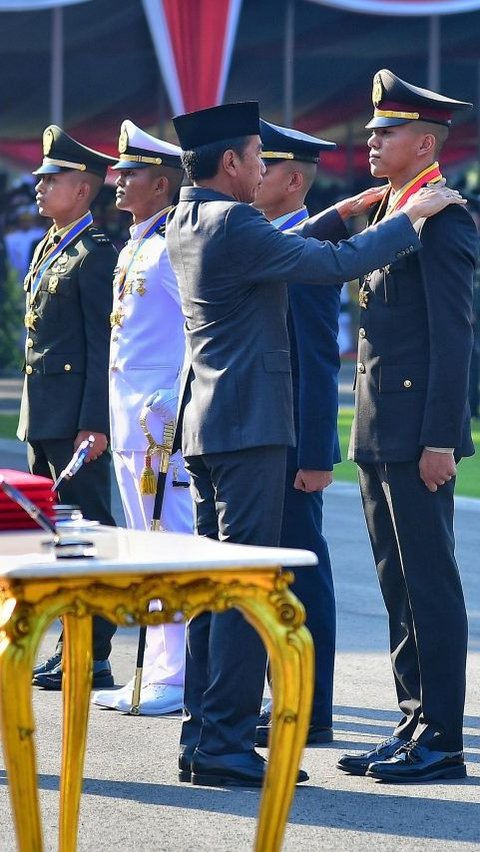 Momen Terakhir Presiden Jokowi Lantik Perwira TNI dan Polri di Istana Negara