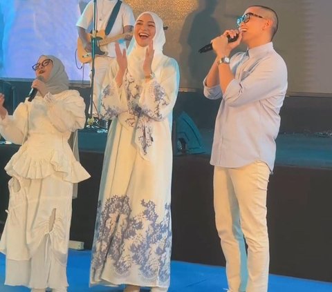 Potret Rezky Aditya Debut Jadi Penyanyi Langsung Duet Bareng Nissa Sabyan, Citra Kirana 'Kok Bisa Pede Banget'