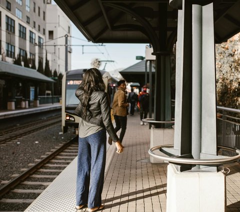 50 Funny and Meaningful Long Distance Relationship Quotes, Making the Relationship Stronger in the Midst of Waiting