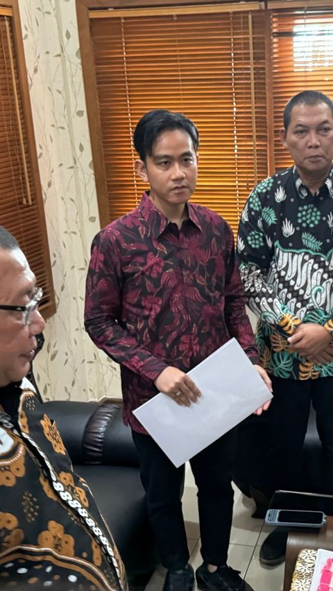 Gibran Mundur Kenapa Dihadiahi DPRD Surakarta Keris? Ternyata Ini Filosofinya