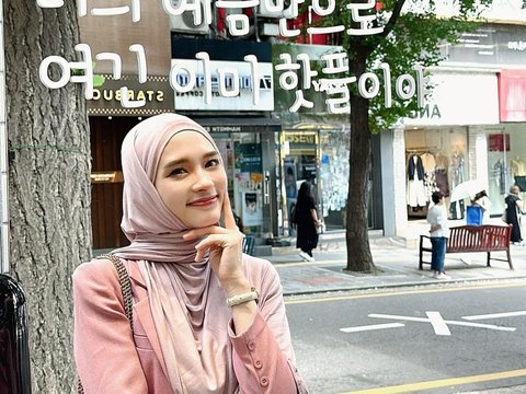 8 Momen Keseruan Inara Rusli Jalan-jalan di Korea Selatan, Netizen 'Cantiknya Sudah Seperti Orang Korea Gak Perlu Oplas'