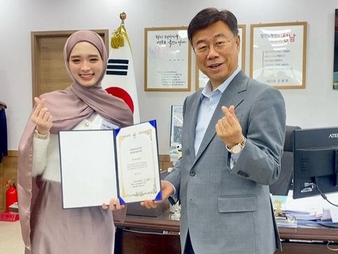 8 Momen Keseruan Inara Rusli Jalan-jalan di Korea Selatan, Netizen 'Cantiknya Sudah Seperti Orang Korea Gak Perlu Oplas'