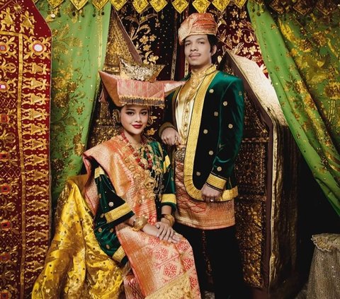 Both Use Minang Custom! 10 Comparison of Aaliyah-Thariq VS Atta-Aurel Pre-wedding Styles, Who is More Luxurious?