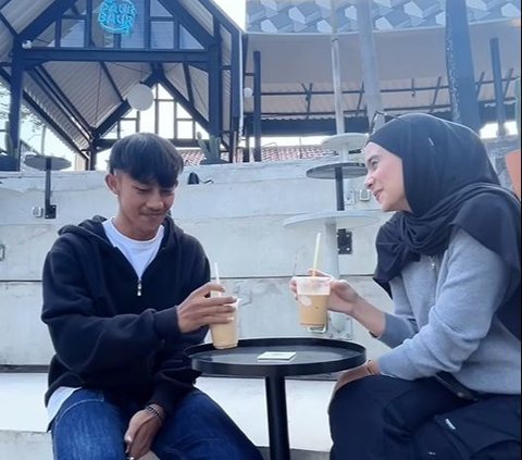 6 Moments Sonya Fatmala and Hengky Kurniawan Tempted by High School Students