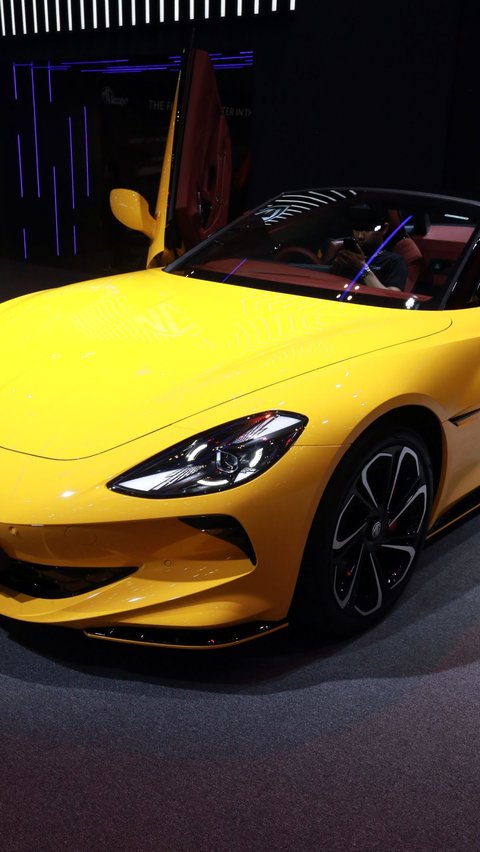 Portrait of MG Cyberster Electric Sports Car at GIIAS 2024, It Can Reach a Speed of 100 KM/Hour in 3.2 Seconds