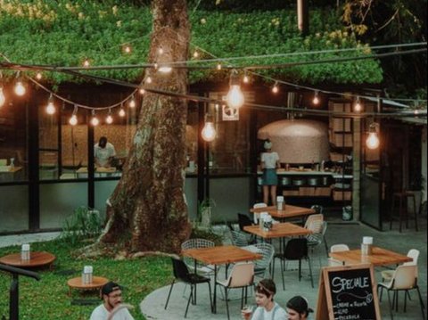 Desain Kafe Outdoor Ala Rustic yang Memikat